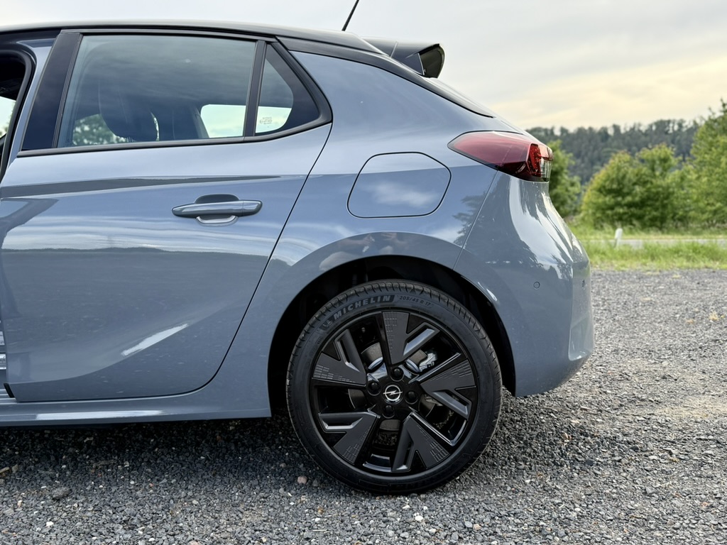 91E1F5DF 0820 4B68 9B5C F62F44255695 1 105 c