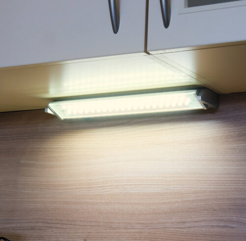 Heitronic Schwenkbare LED-Unterbauleuchte MIAMI, 15 W, 980 lm, warmweiß, 91 cm
