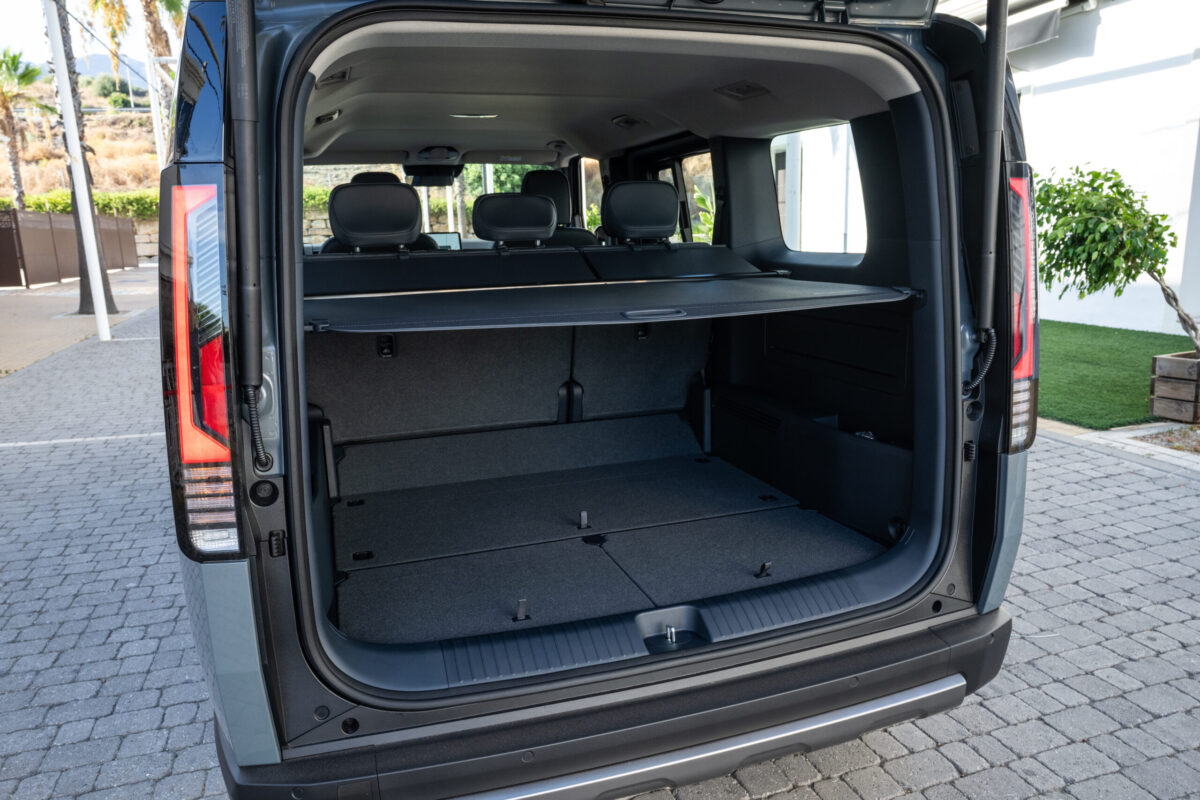 kia pv5 passenger (18)