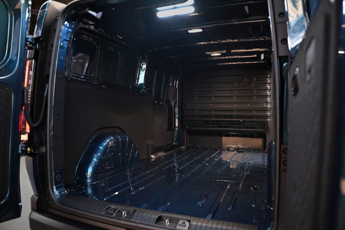 Kia PV7 Cargo 4