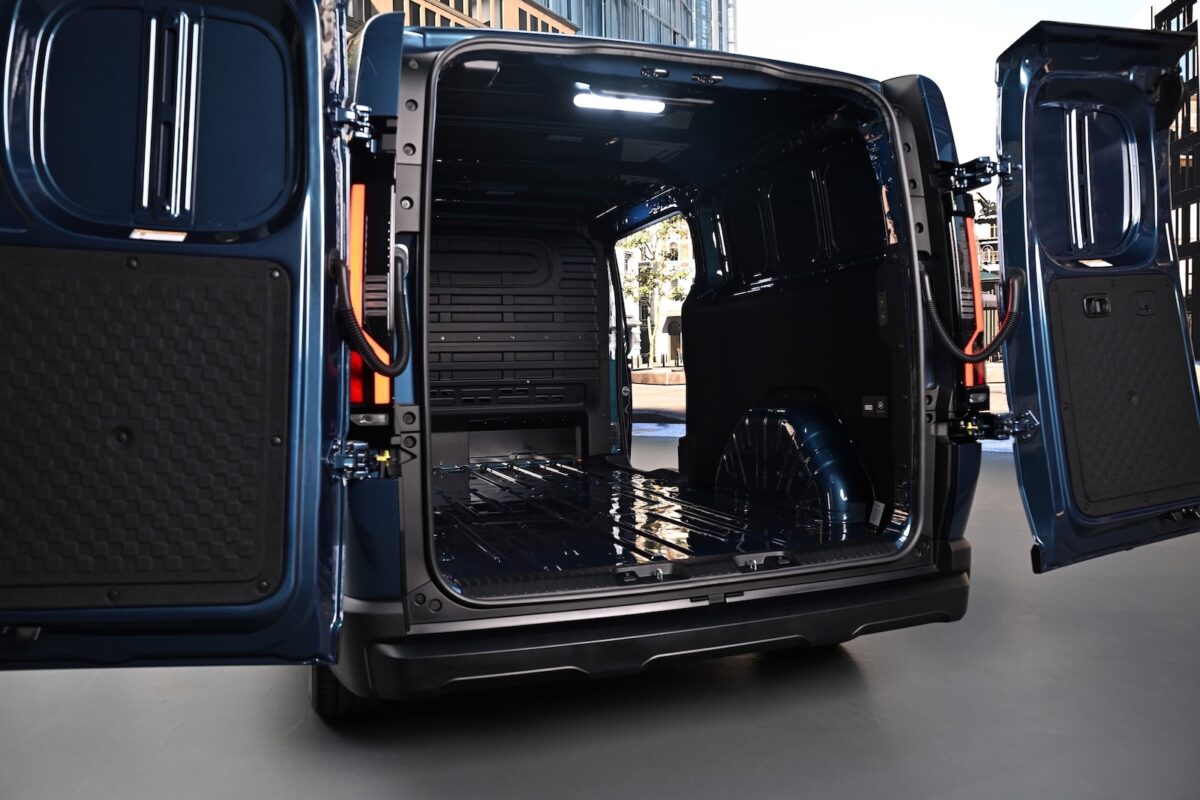 Kia PV7 Cargo 9