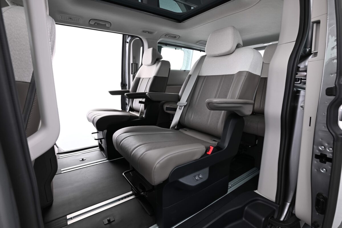 Kia PV7 Passenger 10