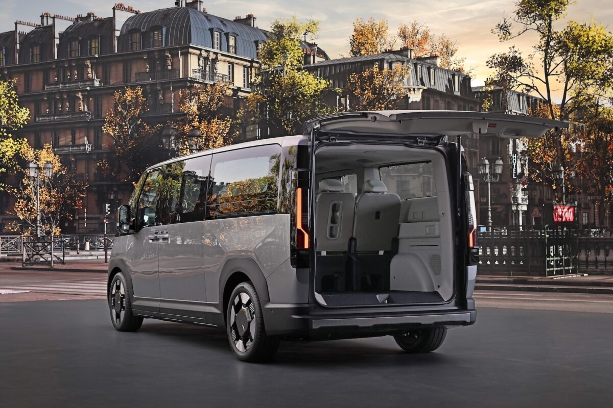 Kia PV7 Passenger 4