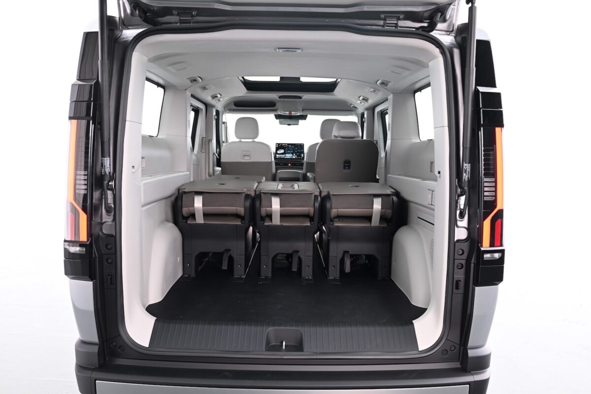 Kia PV7 Passenger 8