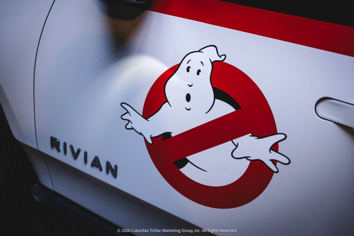Ghostbusters No-Ghost-Logo am Rivian Ecto-R1
